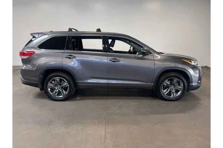 $25516 : Toyota Highlander 2017 AWD L image 2