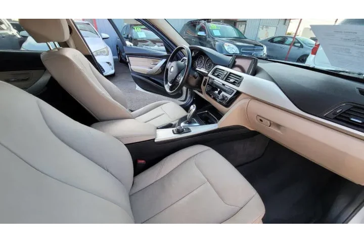 $13995 : 2017 BMW 3 Series 320i image 9