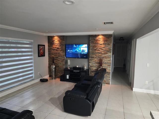 $1600 : 15532 SW 105th Ave, Miami, FL image 4