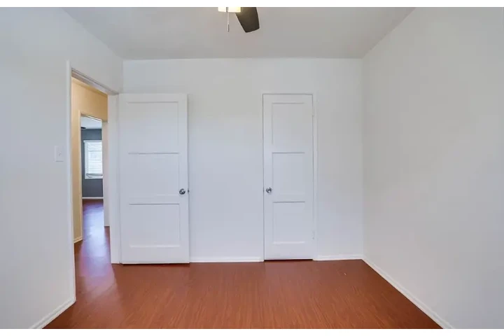 $1985 : 2 Bed apartment in Koreatown image 7