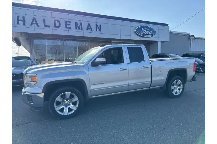 $17995 : GMC Sierra 1500 2015 4x4 SLE image 1