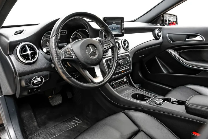 $15390 : 2016 GLA 250 SUV image 4