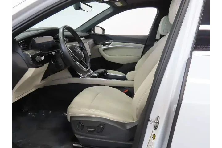 $39850 : Audi Q8 Sportback e-tron 202 image 10