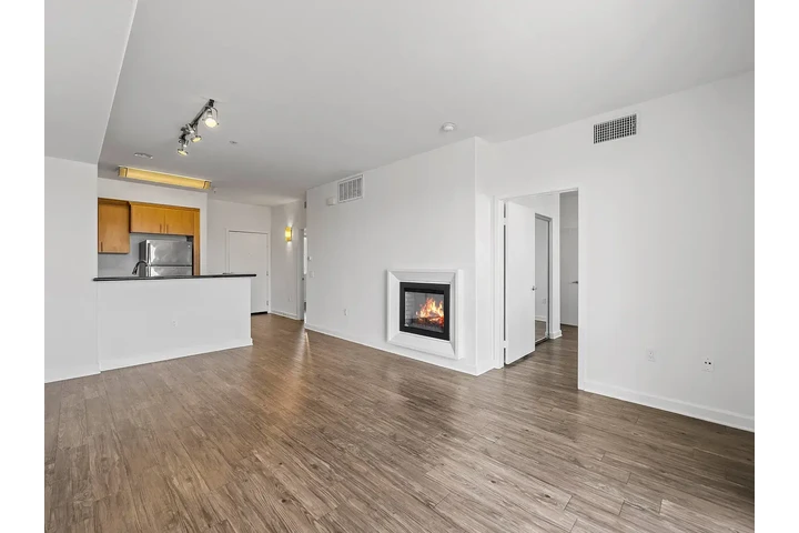 $1100 : Apartamento en renta espacioso image 4