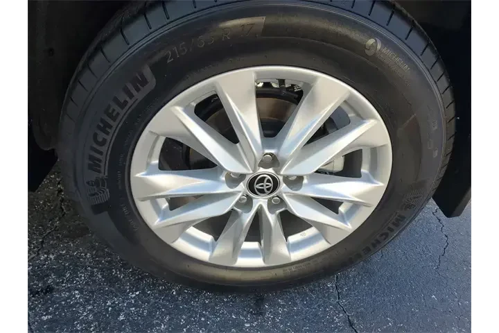 $24490 : Toyota Corolla Cross 2024 LE image 7
