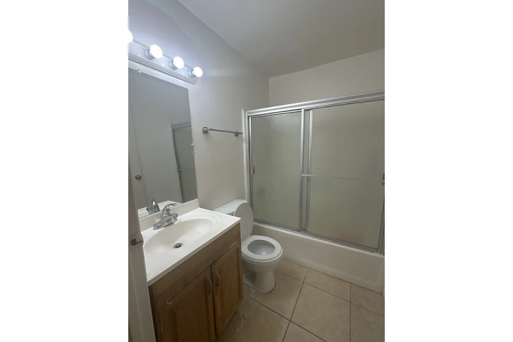$1100 : Cuarto en Renta image 3