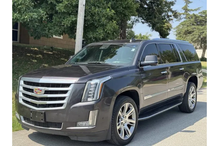 $21999 : 2017 Escalade ESV Luxury image 2