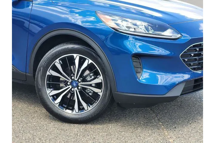 $22340 : Ford Escape 2022 AWD SE 4dr image 2