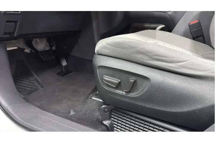 $31591 : Toyota Sienna 2024 LE 8-Pass image 9