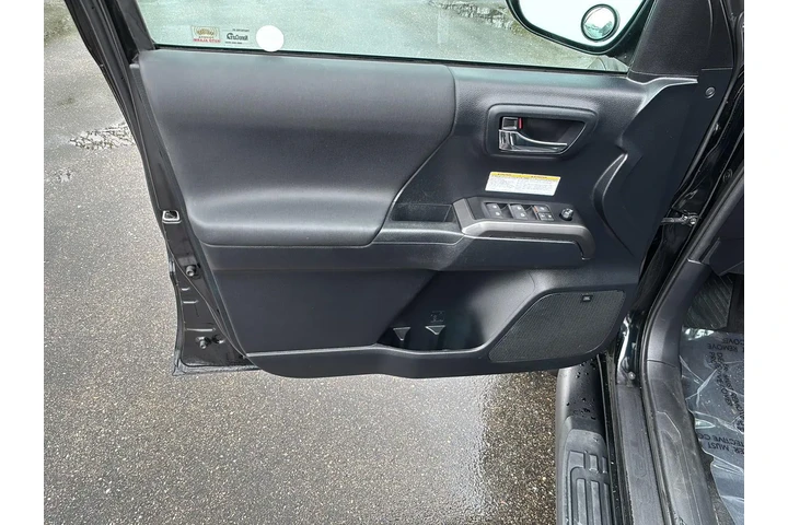 $35000 : Silver Certified 2019 Tacoma image 6