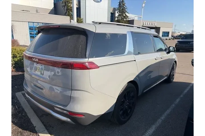 $33137 : Kia Carnival 2022 SX 4dr Min image 3