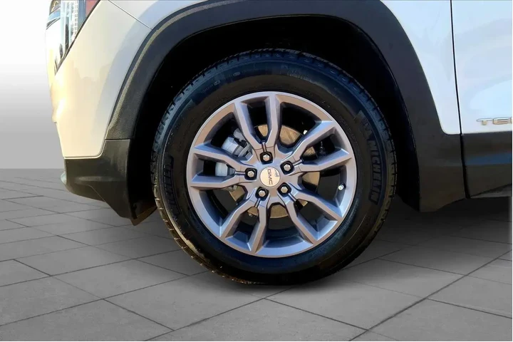 $26799 : GMC Terrain 2023 SLT 4dr SUV image 10