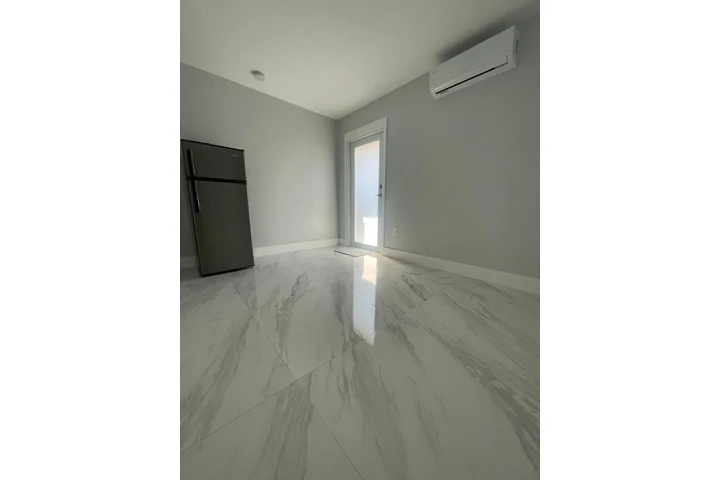 $1200 : Cuarto Estudio (efficency) image 4