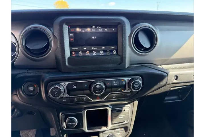 $30990 : Jeep Wrangler Unlimited 2022 image 8