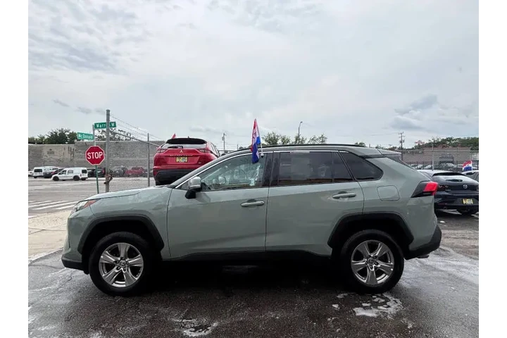 $26995 : 2023 RAV4 XLE image 5
