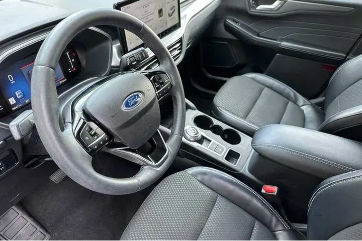 $24998 : Ford Escape Plug-In Hybrid 2 image 4