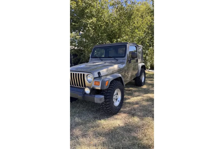 $10495 : 2004 Wrangler Sport image 2