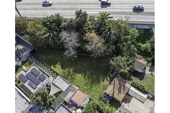 $1000 : Prime vacant lot******rental* image 2