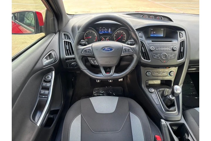 $12995 : 2016 Focus ST image 10