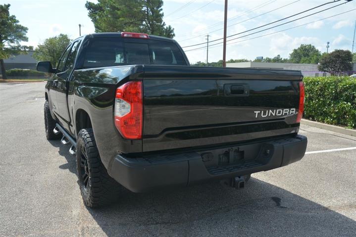 2017 Tundra SR5 image 9