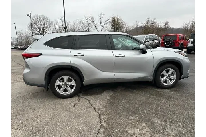 $29997 : Toyota Highlander 2023 AWD L image 7