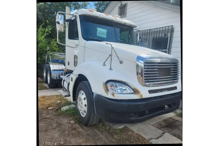 $14900 : 2007 FREIGHTLINER COLUMBIA 12 image 2