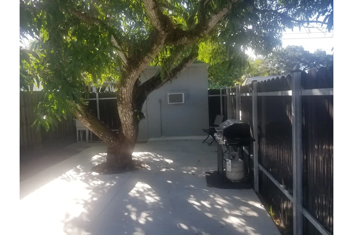 $1000 : EFFICENCE miami gardens image 2