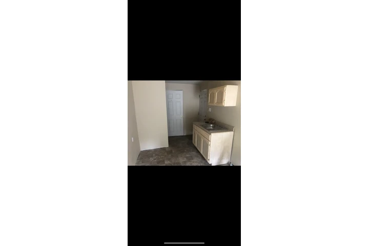 $1000 : Back House for rent/S renta image 6
