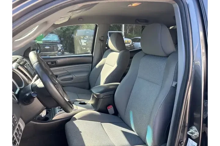 $24900 : Toyota Tacoma 2015 4x4 V6 4d image 6