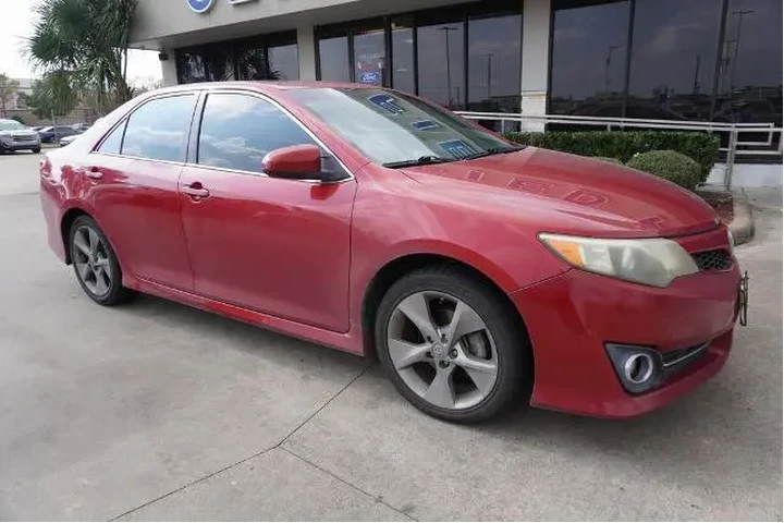 $10988 : Toyota Camry 2012 SE V6 4dr image 1