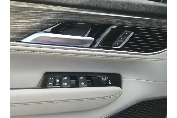 $32990 : Jeep Wagoneer 2022 4x4 Serie image 10