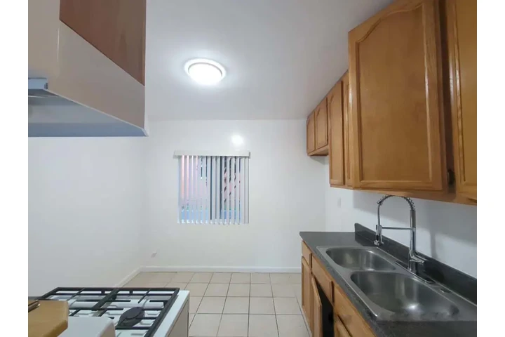 $2195 : 9815 Imperial Hwy Unit 37 image 6
