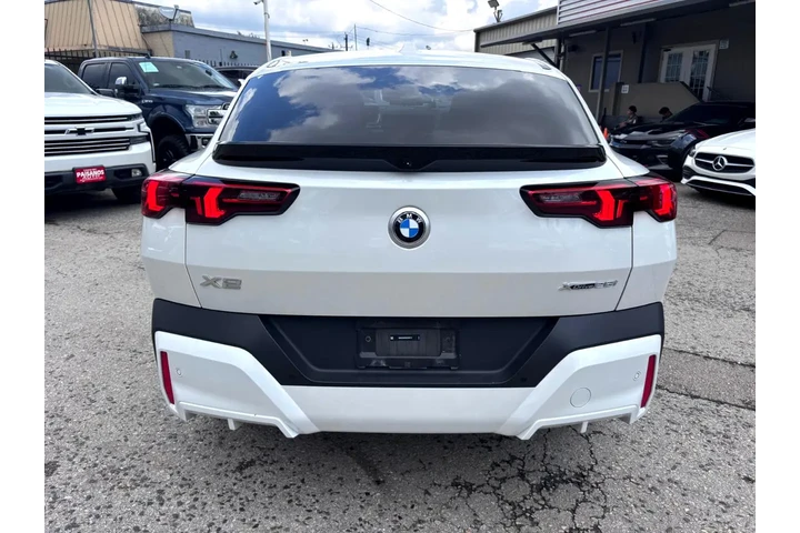 2025 BMW X2 xDrive28i image 4