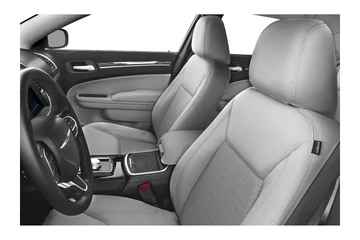 Chrysler 300 2022 S V6 4dr S image 6