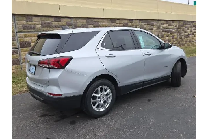 $18587 : Chevrolet Equinox 2022 LT 4d image 7