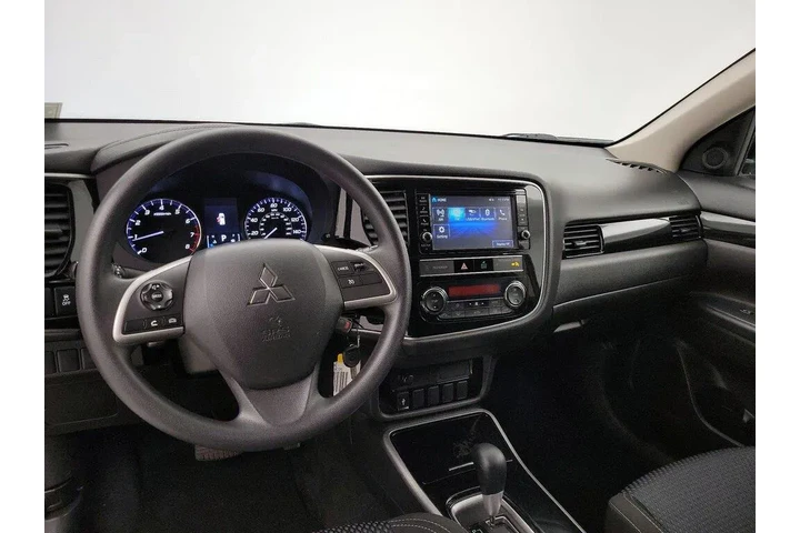 $16998 : Mitsubishi Outlander 2019 ES image 9