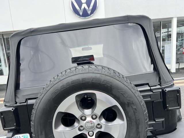 $20360 : PRE-OWNED 2015 JEEP WRANGLER image 4