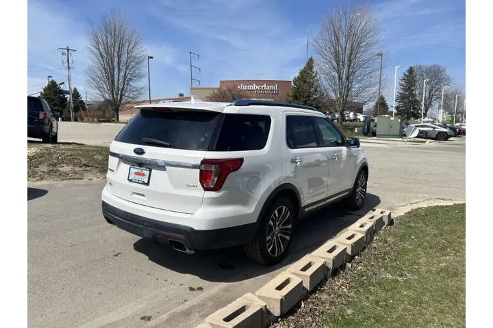 $15990 : 2017 Explorer Platinum image 8