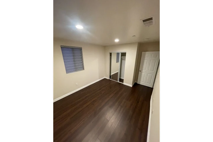 $800 : ALAMEDA & CENTURY SE RENTA image 2