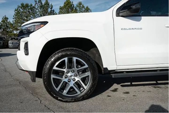 $39877 : Chevrolet Colorado 2024 4x4 image 4