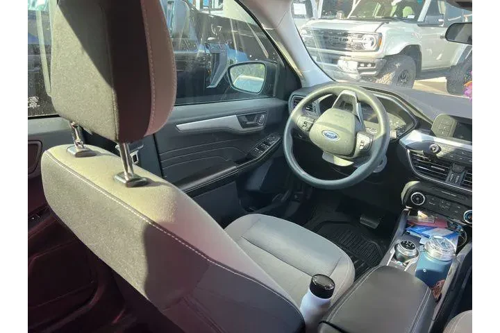 $17598 : Ford Escape 2021 S 4dr SUV image 6