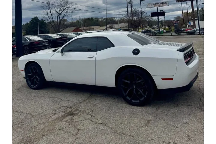 $15900 : 2021 Challenger SXT image 5