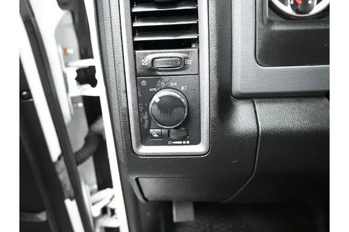 $26991 : Ram 1500 Classic 2020 4x4 Tr image 8