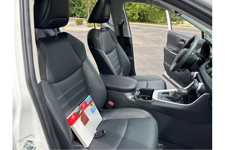 $34589 : Gold Certified2022 RAV4 XLE P image 4
