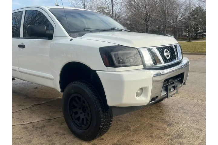 $12997 : 2014 Titan SV image 8