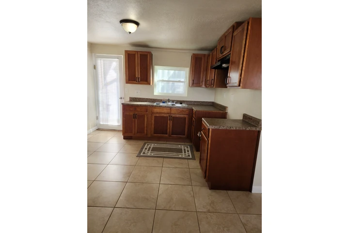 $2250 : 2 Bedrm  Casita $2195 inglewoo image 9