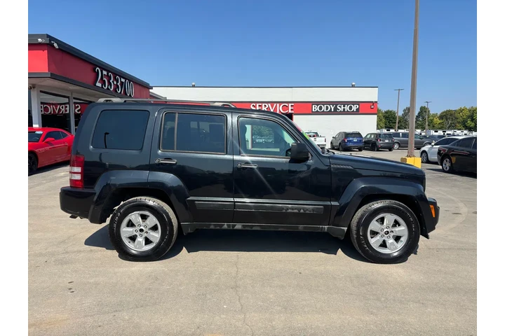 $5980 : 2011 Liberty 4WD 4dr Sport image 1