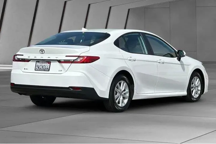 $29900 : Toyota Camry 2026 LE 4dr Sed image 4
