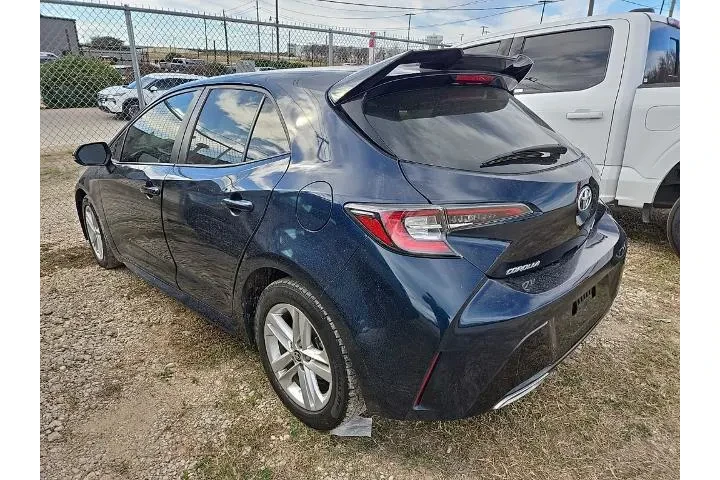 $17329 : Toyota Corolla Hatchback 202 image 2