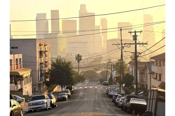 $1500 : minutes from🌆Downtown Los Ang image 1